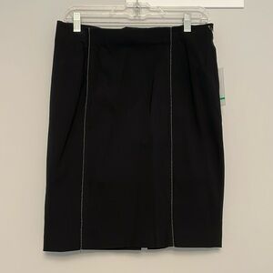 Insight Size 8 Skirt NWT with small zipper details down front